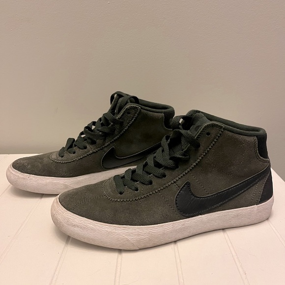 NIKE Women’s SB Bruin Hi Green Suede Shoe 6.5 - Picture 1 of 5